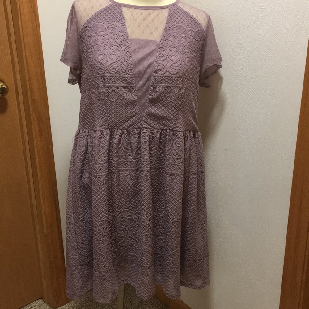 Beautiful lavender lace dress! Size large!
